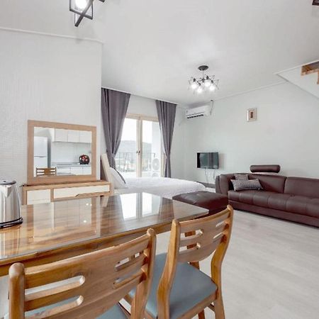 Gangneung Luluberry Pension Екстер'єр фото