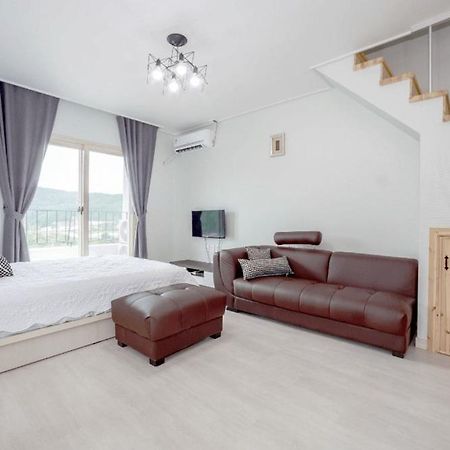 Gangneung Luluberry Pension Екстер'єр фото