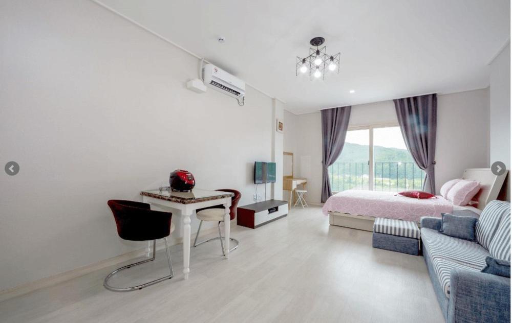 Gangneung Luluberry Pension Екстер'єр фото