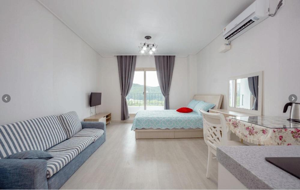 Gangneung Luluberry Pension Екстер'єр фото