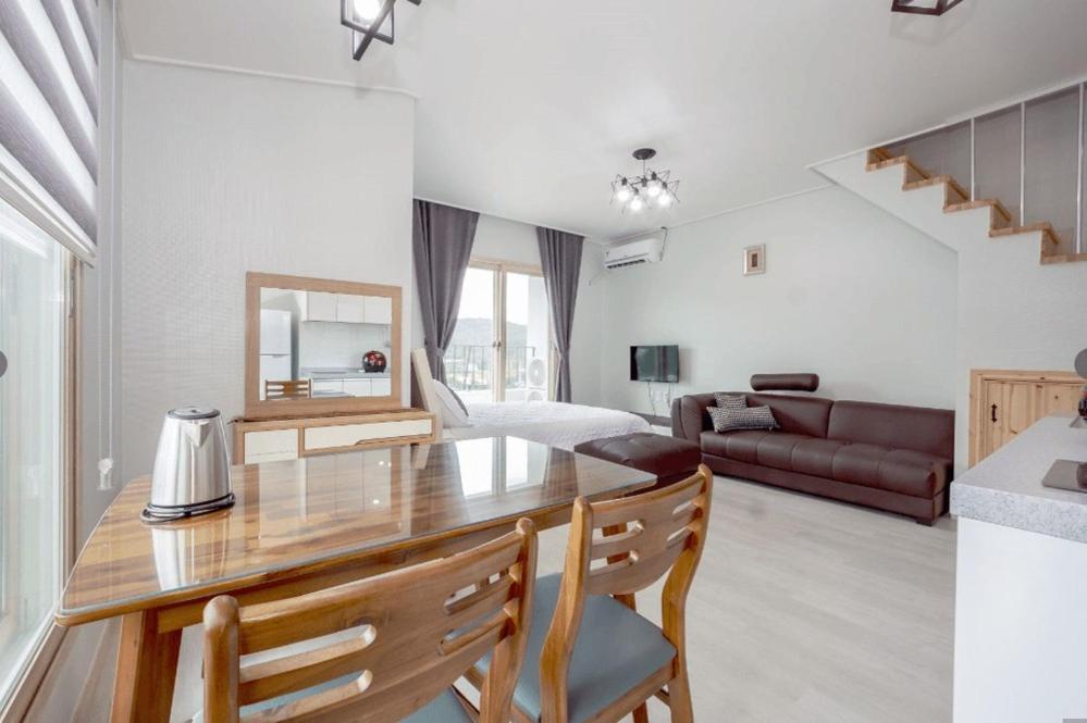 Gangneung Luluberry Pension Екстер'єр фото