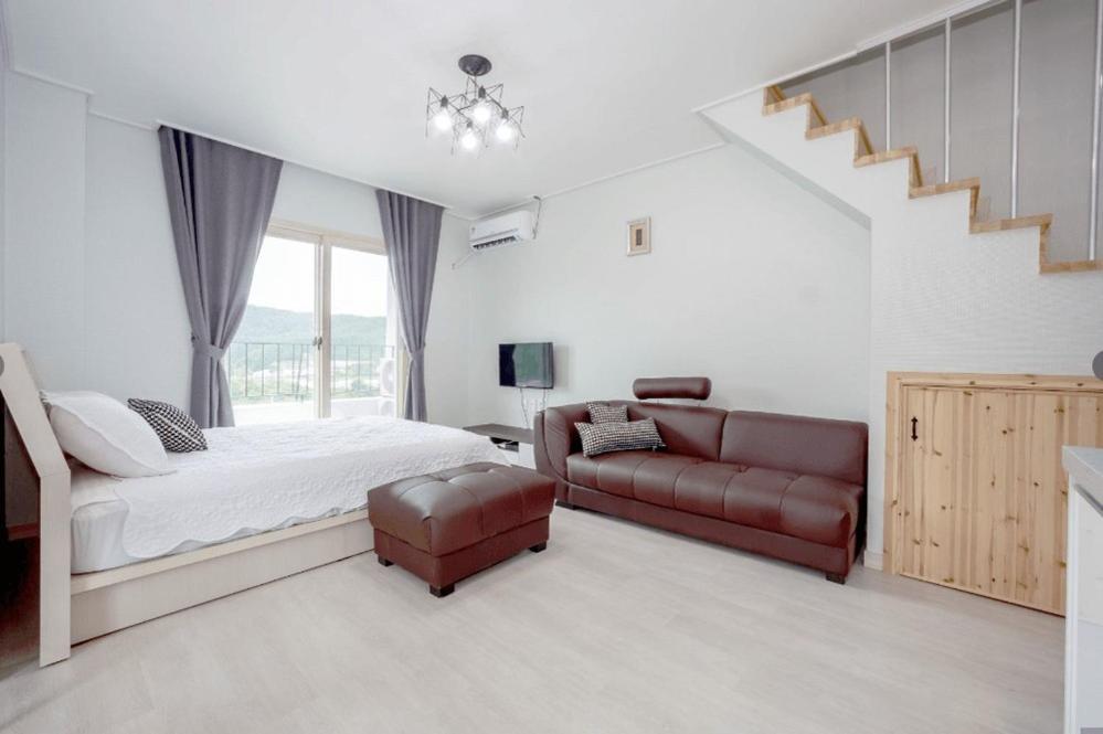 Gangneung Luluberry Pension Екстер'єр фото