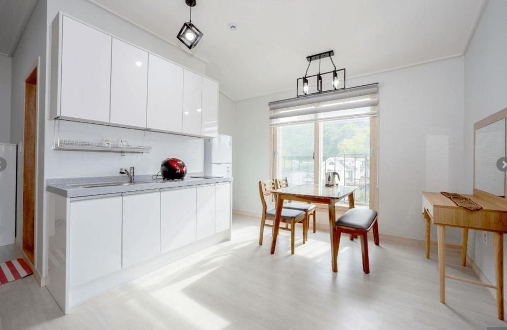 Gangneung Luluberry Pension Екстер'єр фото